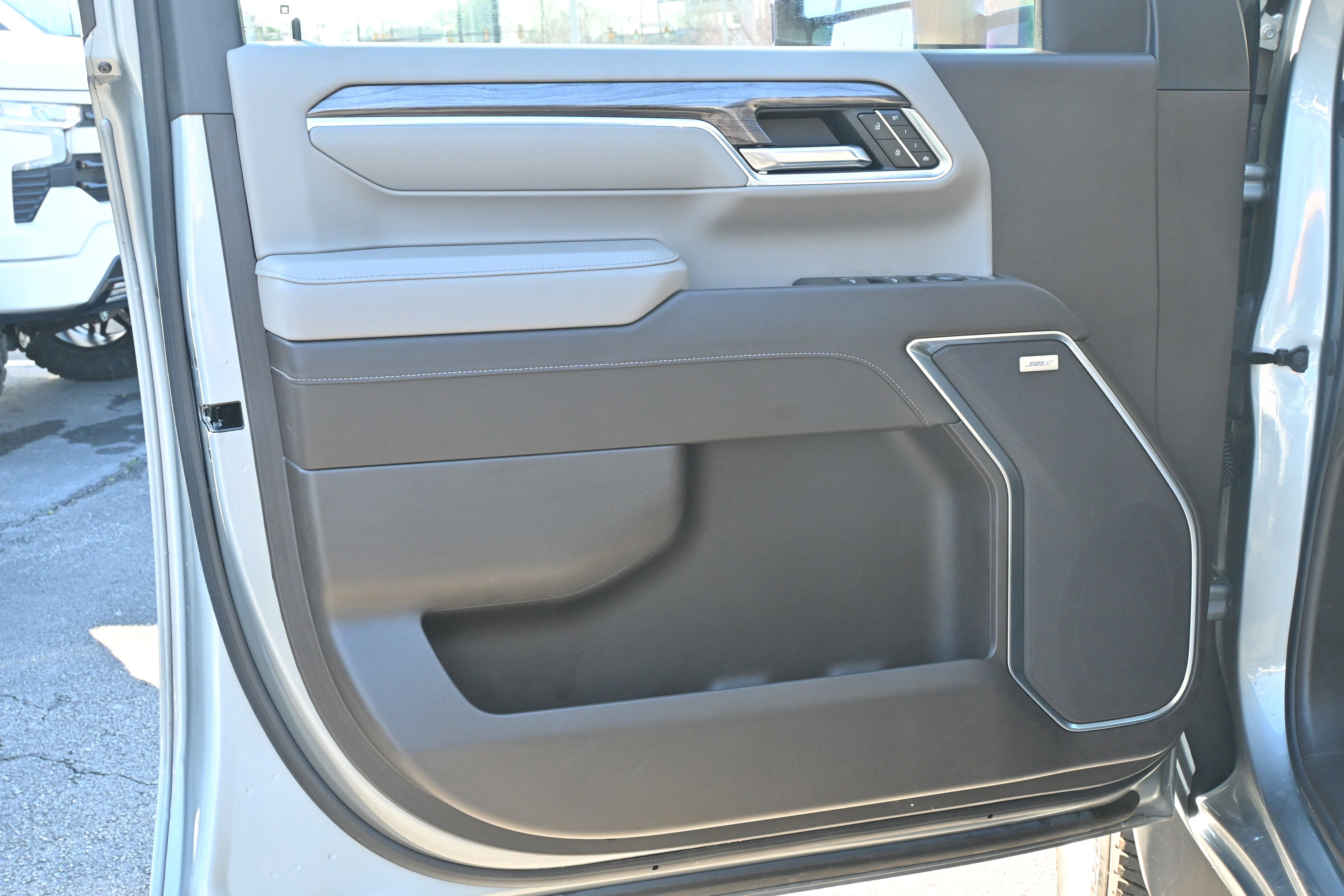 Used 2024 Chevrolet Silverado 2500 LTZ w/ LTZ Convenience Package image 30