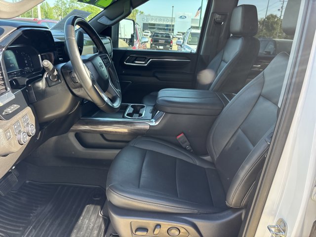 Used 2024 Chevrolet Silverado 2500 LTZ w/ LTZ Plus Package AWD/4WD image 17