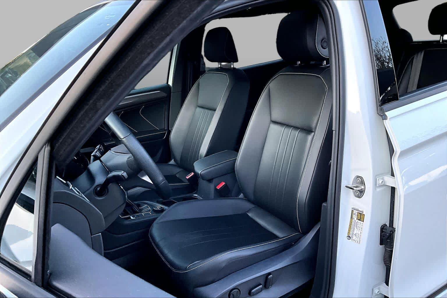 Used 2024 Volkswagen Tiguan SE R-Line AWD/4WD image 8