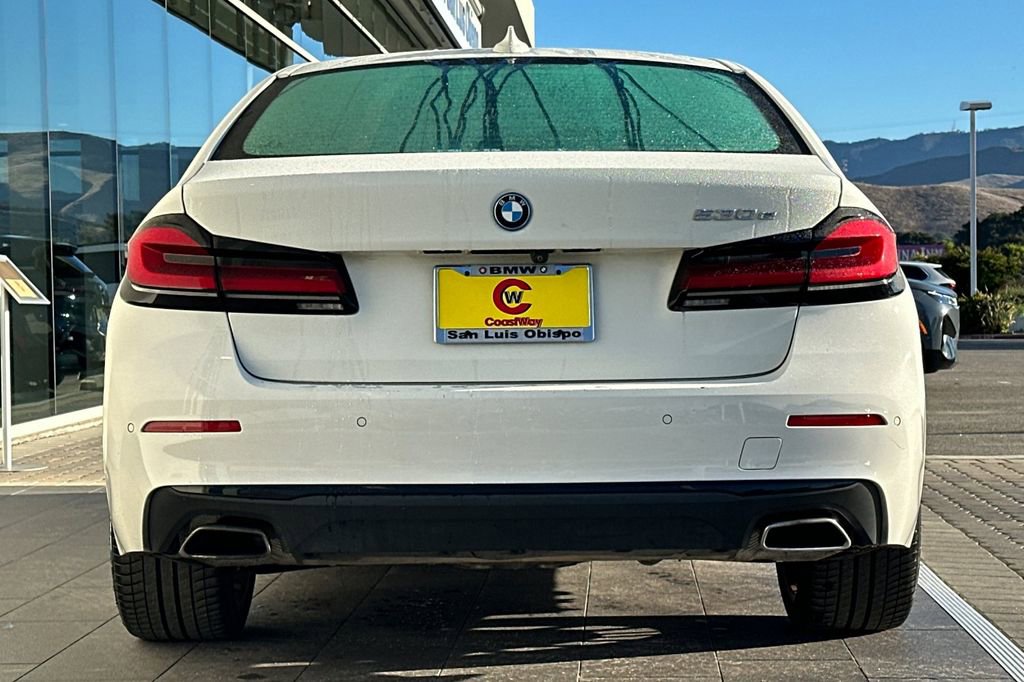 Used 2023 BMW 530e w/ Convenience Package image 4