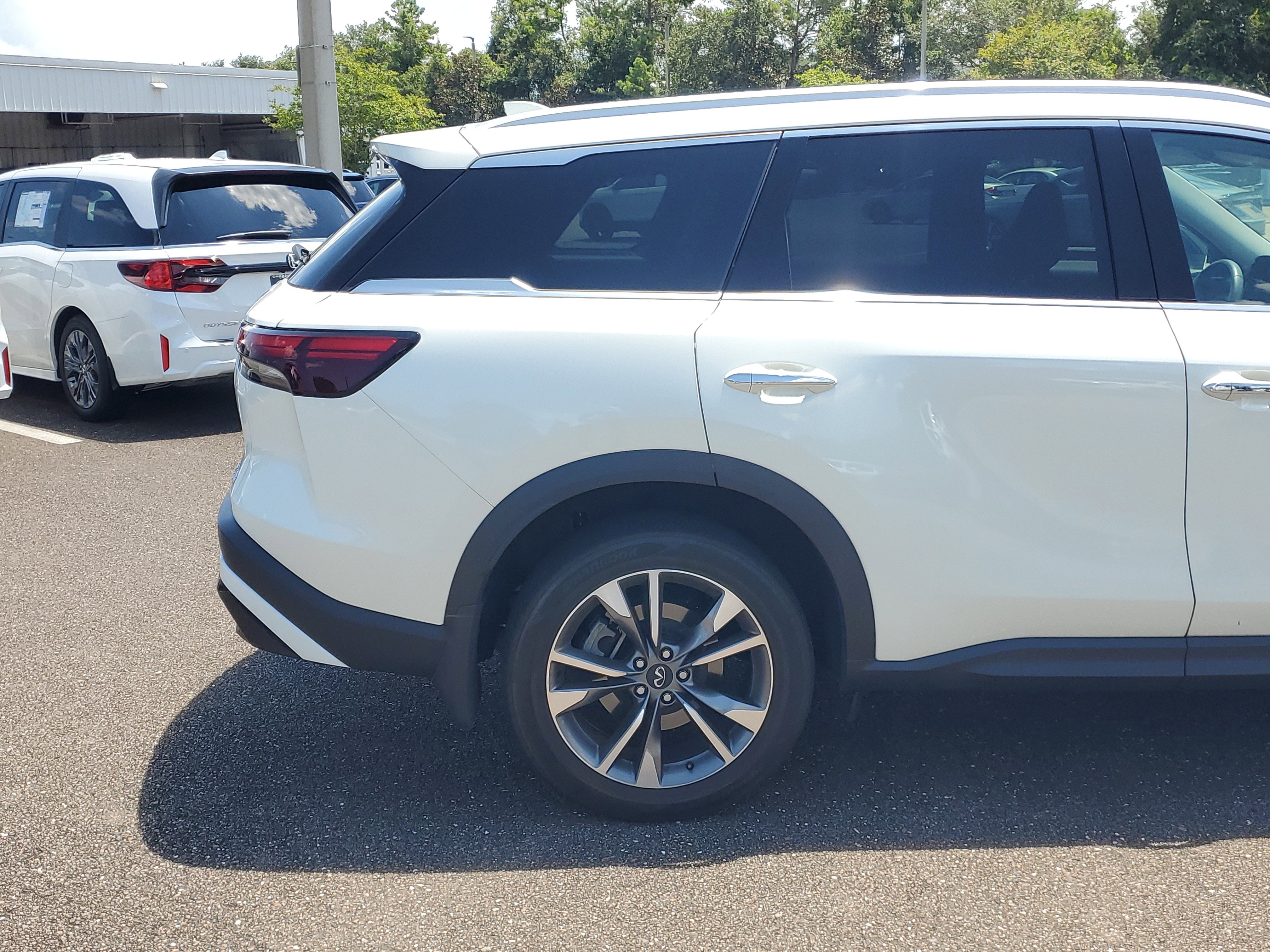 Used 2023 INFINITI QX60 Luxe image 16