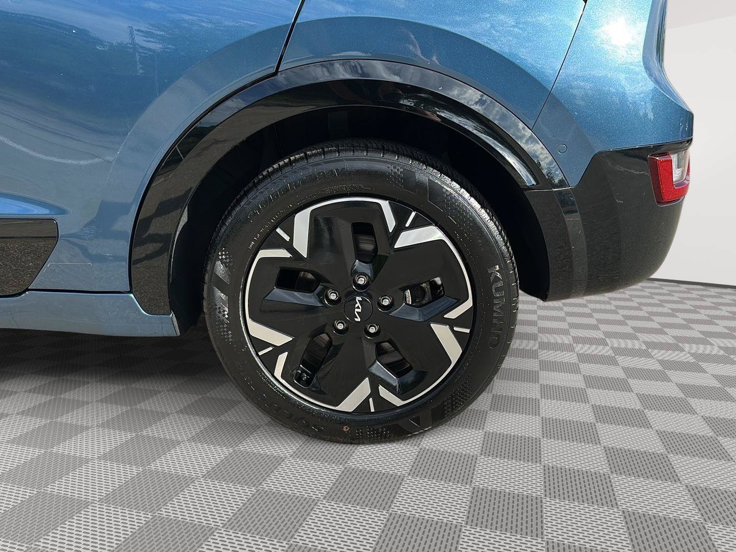 Used 2023 Kia Niro Wave w/ Wave Preserve Package FWD image 10