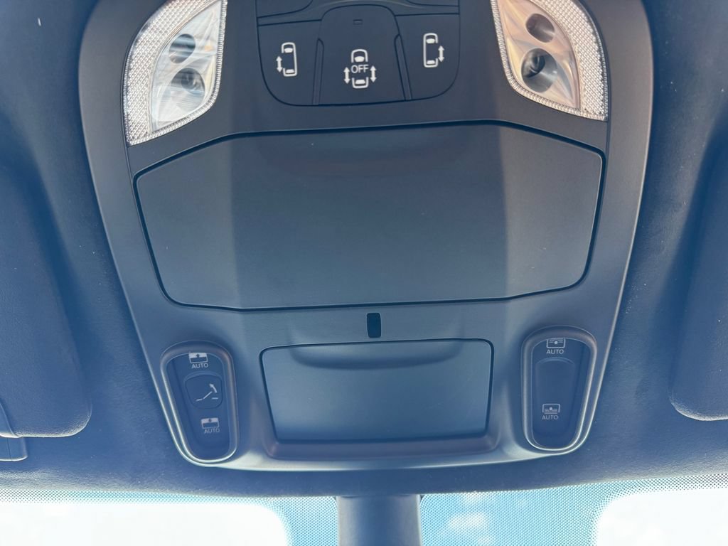 New 2026 Chrysler Pacifica Pinnacle w/ Trailer Tow Group AWD/4WD image 40