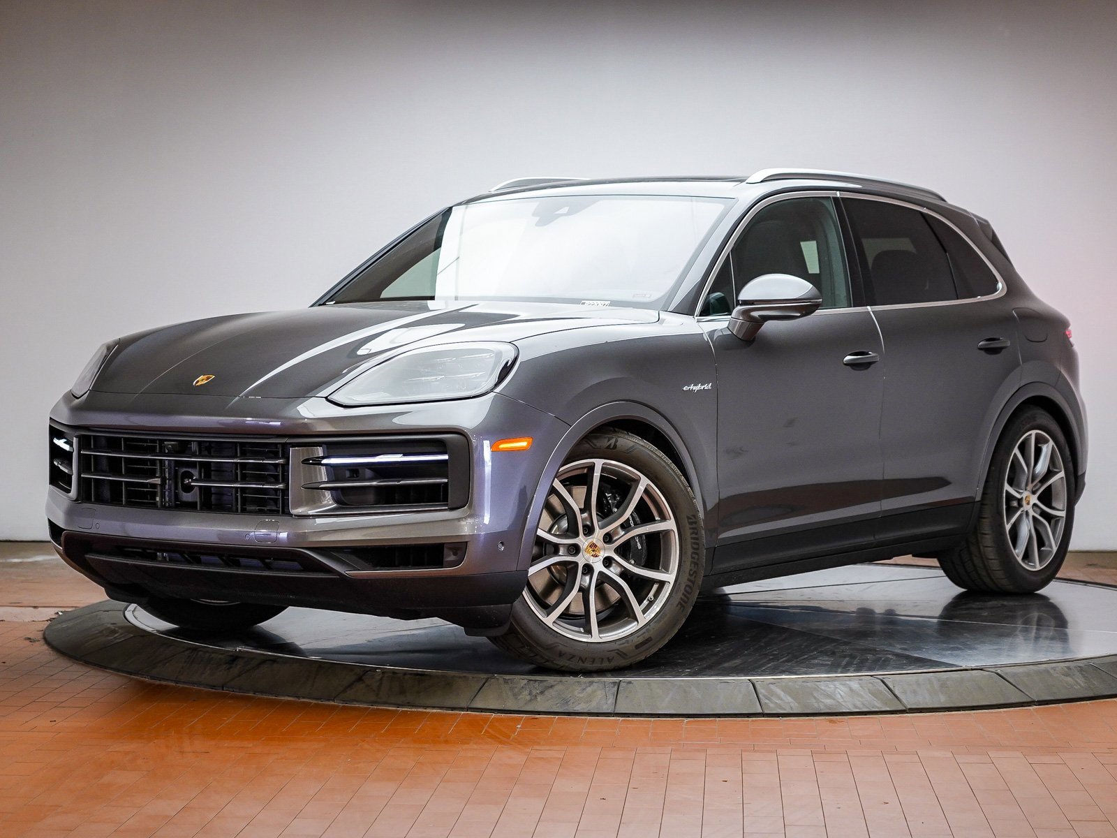 Certified 2025 Porsche Cayenne E-Hybrid image 1