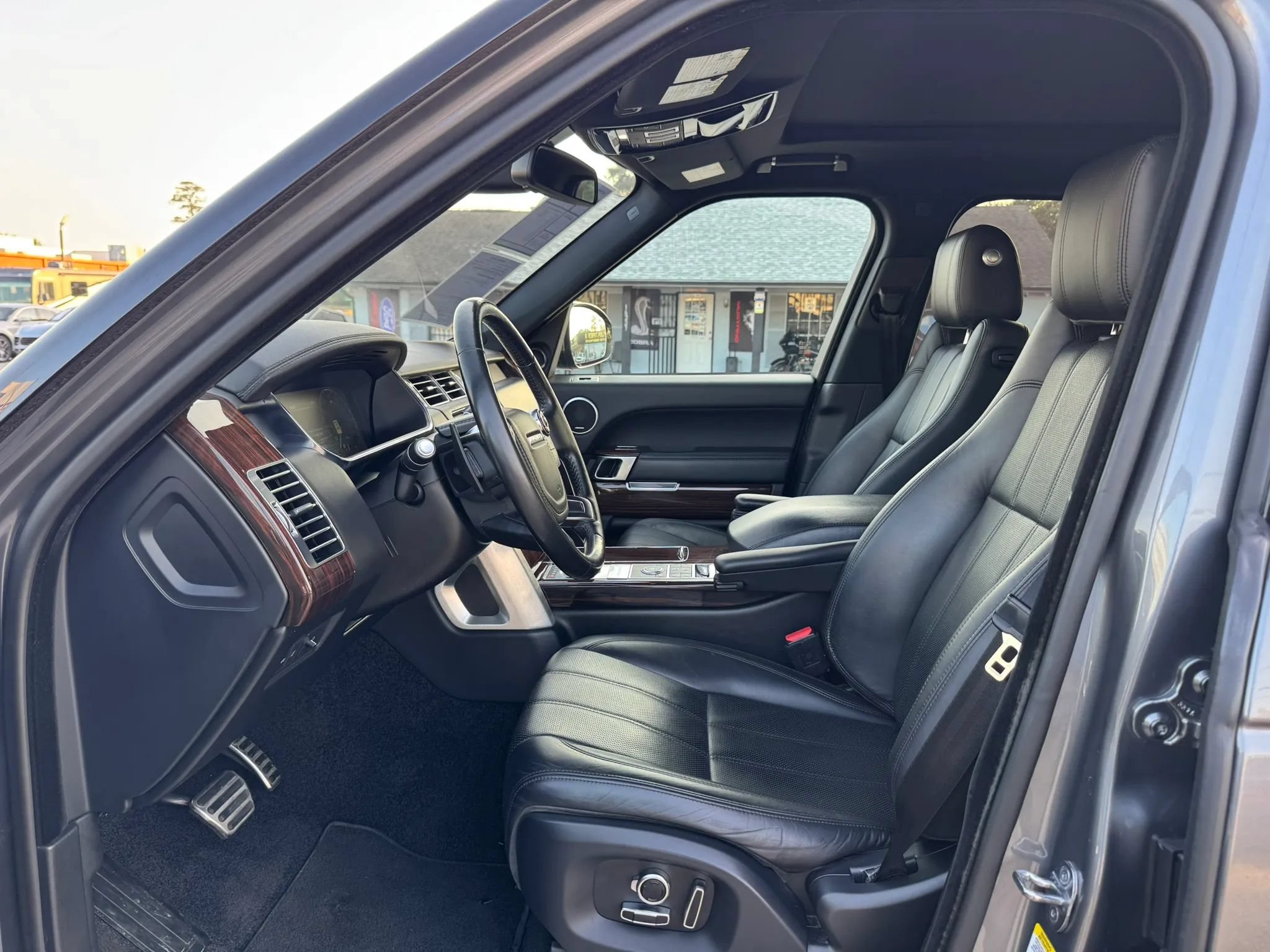 Used 2016 Land Rover Range Rover Supercharged AWD/4WD image 19