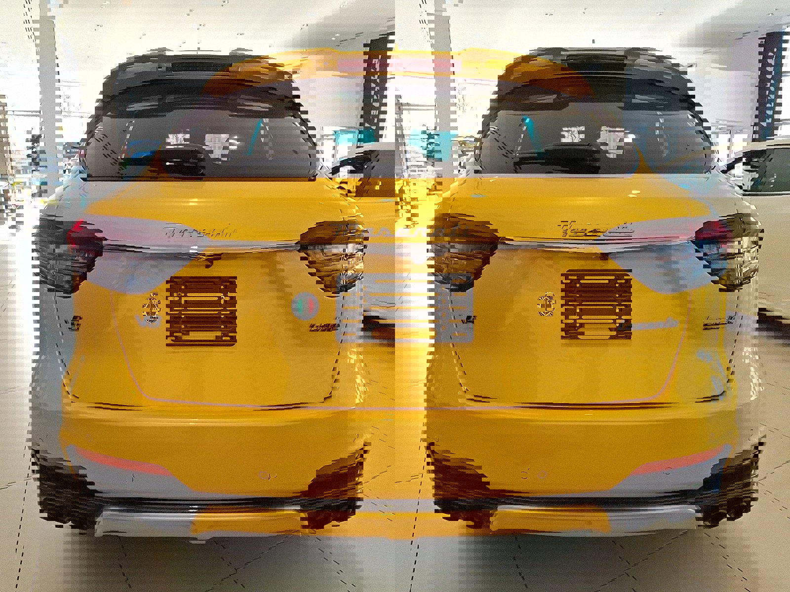 Used 2023 Maserati Levante Trofeo image 5