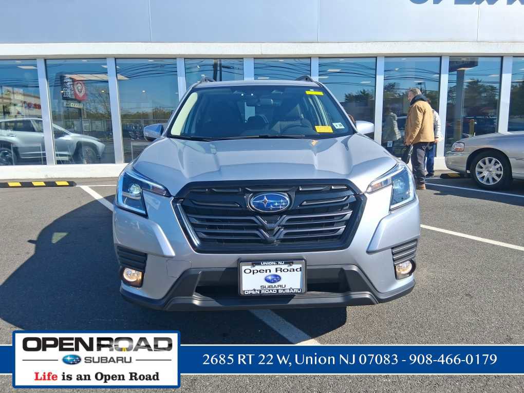 Used 2023 Subaru Forester Premium AWD/4WD image 2