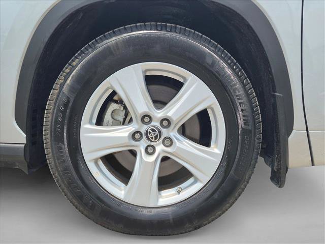 Used 2021 Toyota Highlander LE AWD/4WD image 22