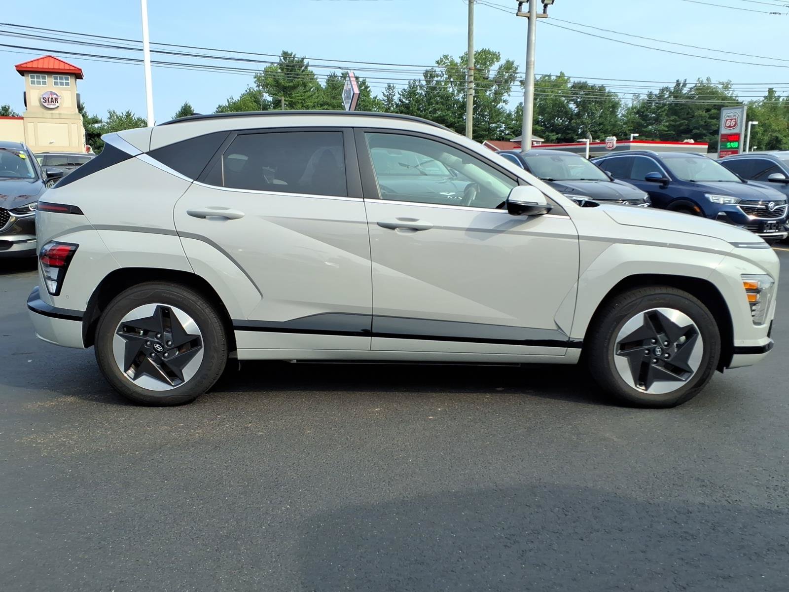 Certified 2024 Hyundai Kona Limited FWD image 4