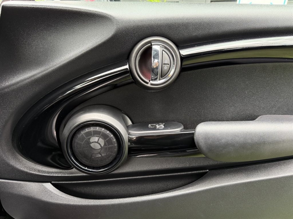 Used 2019 MINI Cooper S w/ Premium Package image 23