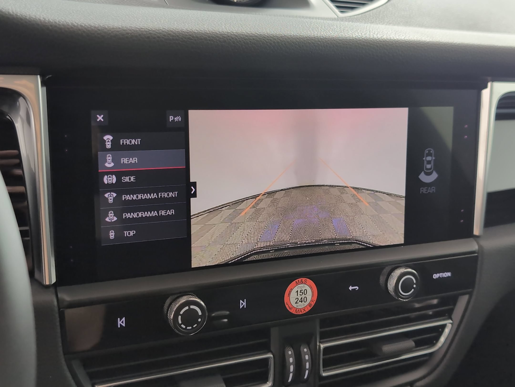 Certified 2025 Porsche Macan AWD/4WD image 23