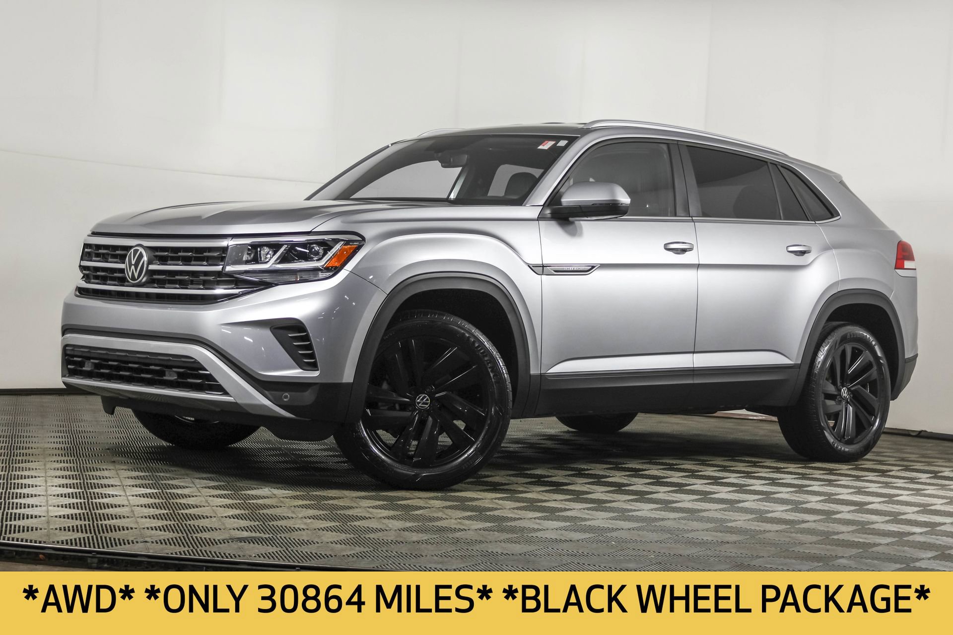 Used 2022 Volkswagen Atlas Cross Sport SE AWD/4WD image 2
