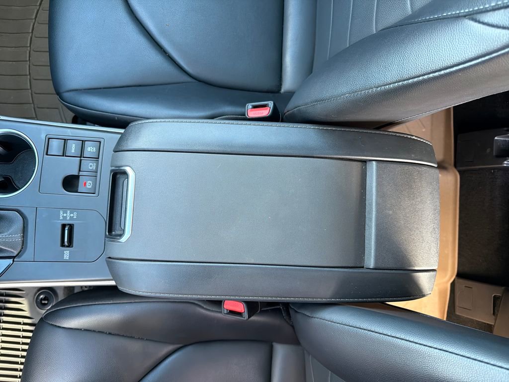 Used 2023 Toyota Highlander L image 29