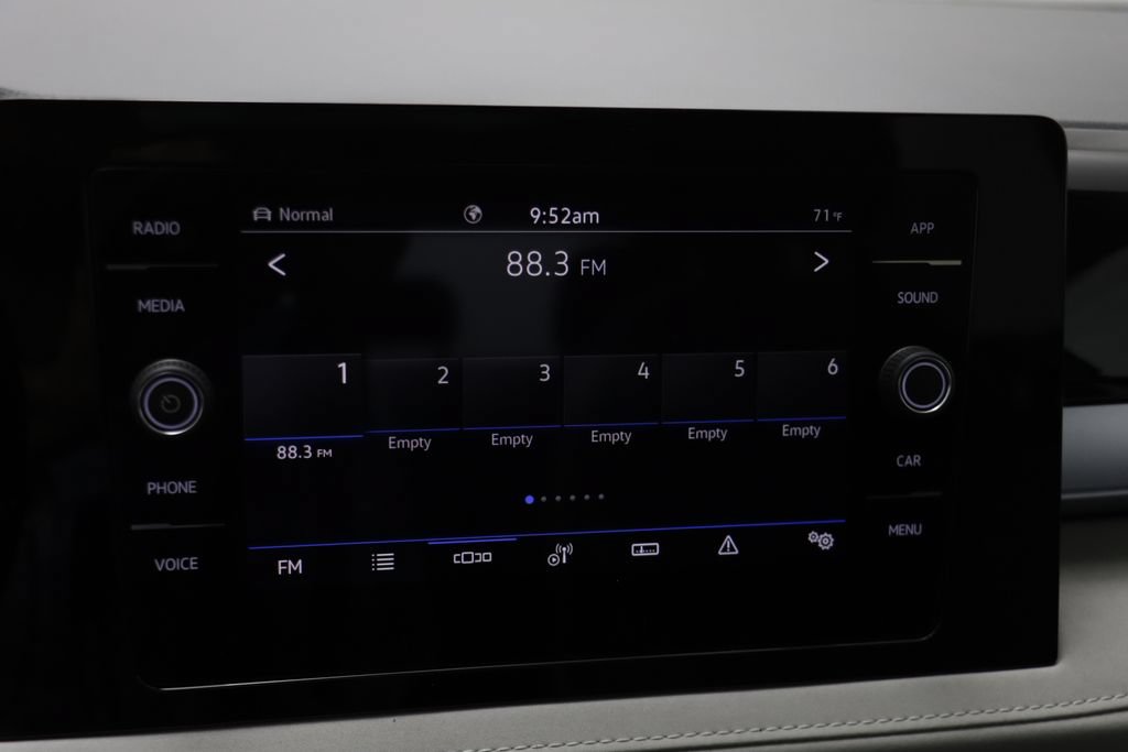 New 2026 Volkswagen Taos SE AWD/4WD image 9
