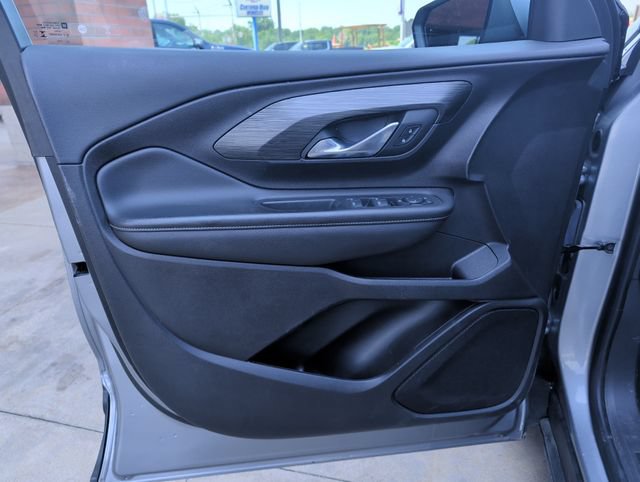 Used 2024 GMC Terrain SLE w/ Driver Convenience Package FWD image 10