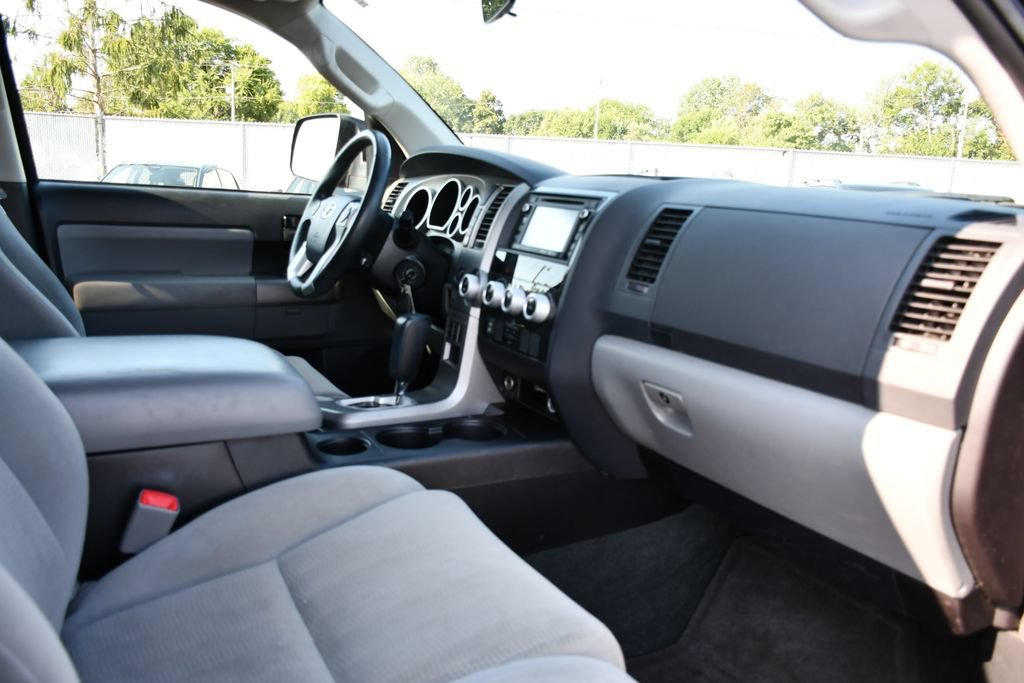 Used 2016 Toyota Sequoia SR5 AWD/4WD image 33
