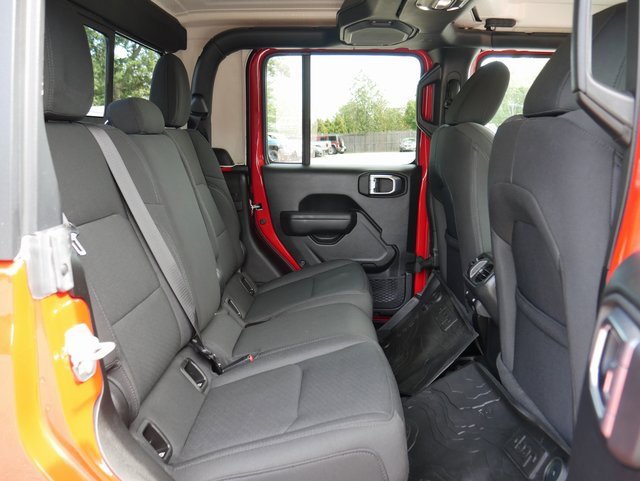 Used 2022 Jeep Gladiator Willys image 16