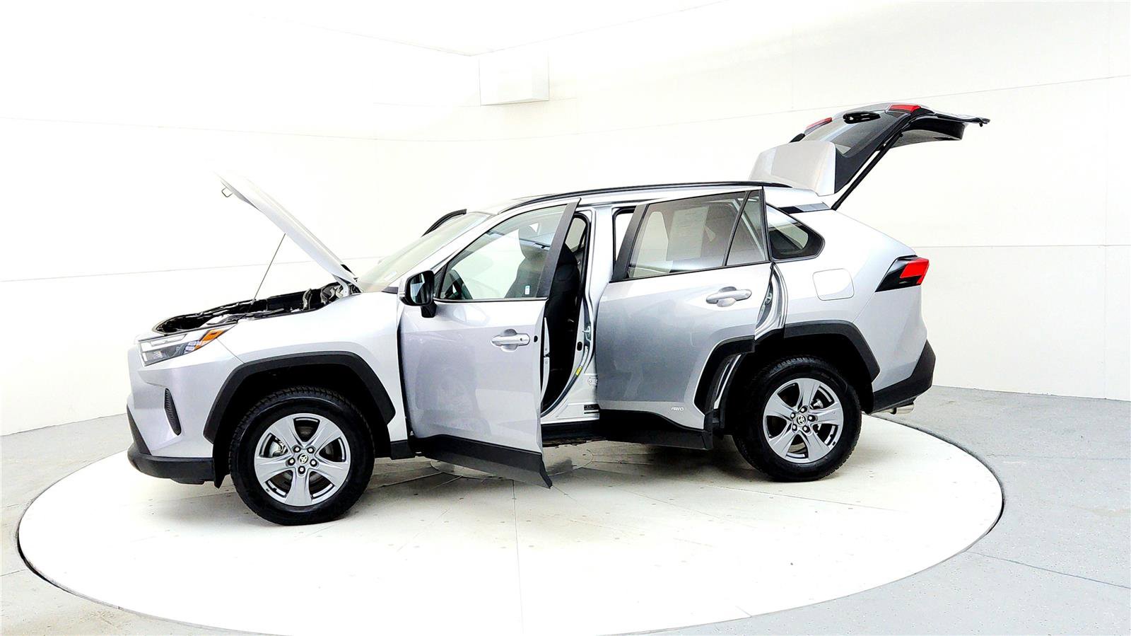 Used 2024 Toyota RAV4 XLE w/ Convenience Package image 10