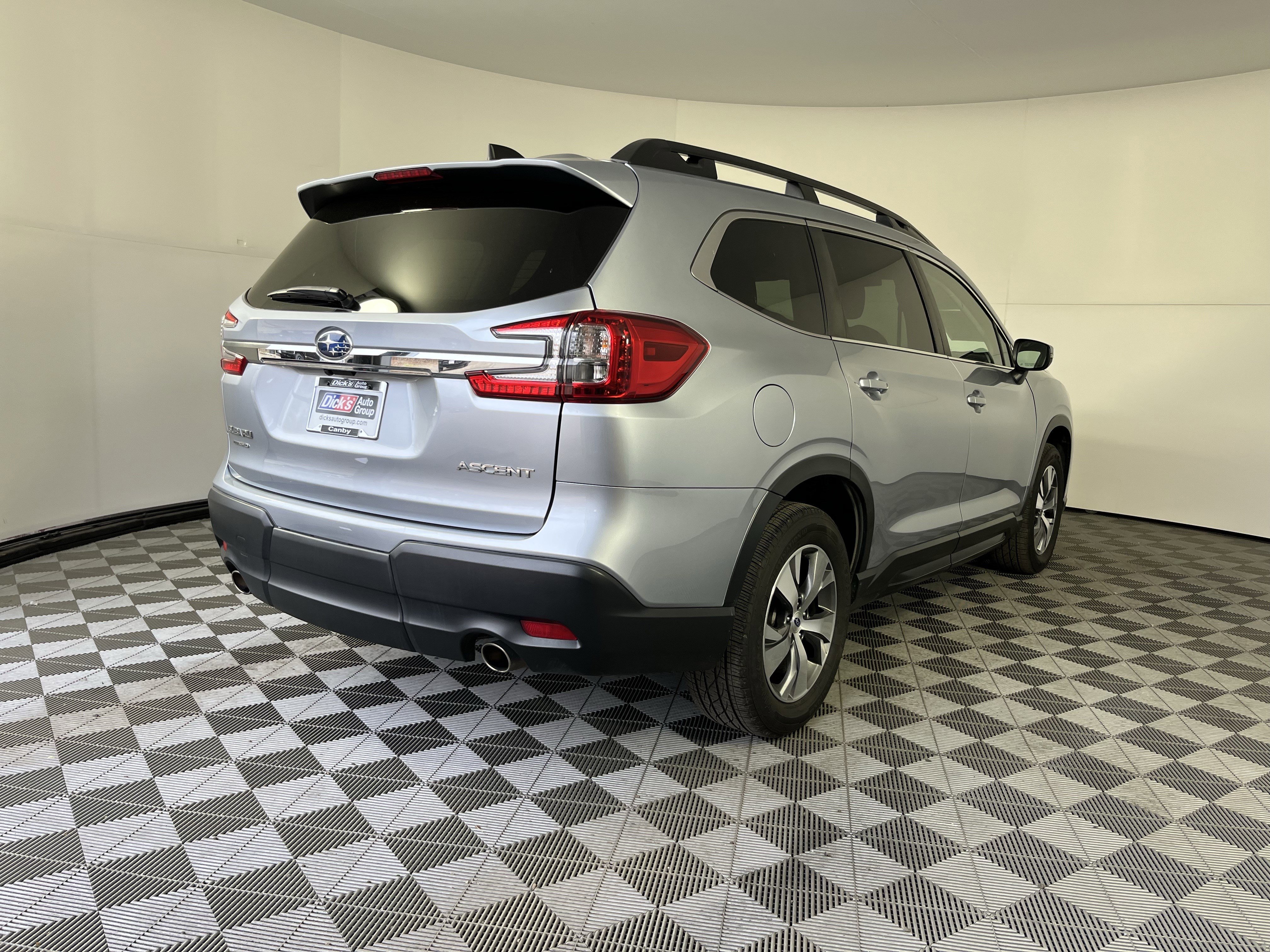 Used 2023 Subaru Ascent Premium image 5