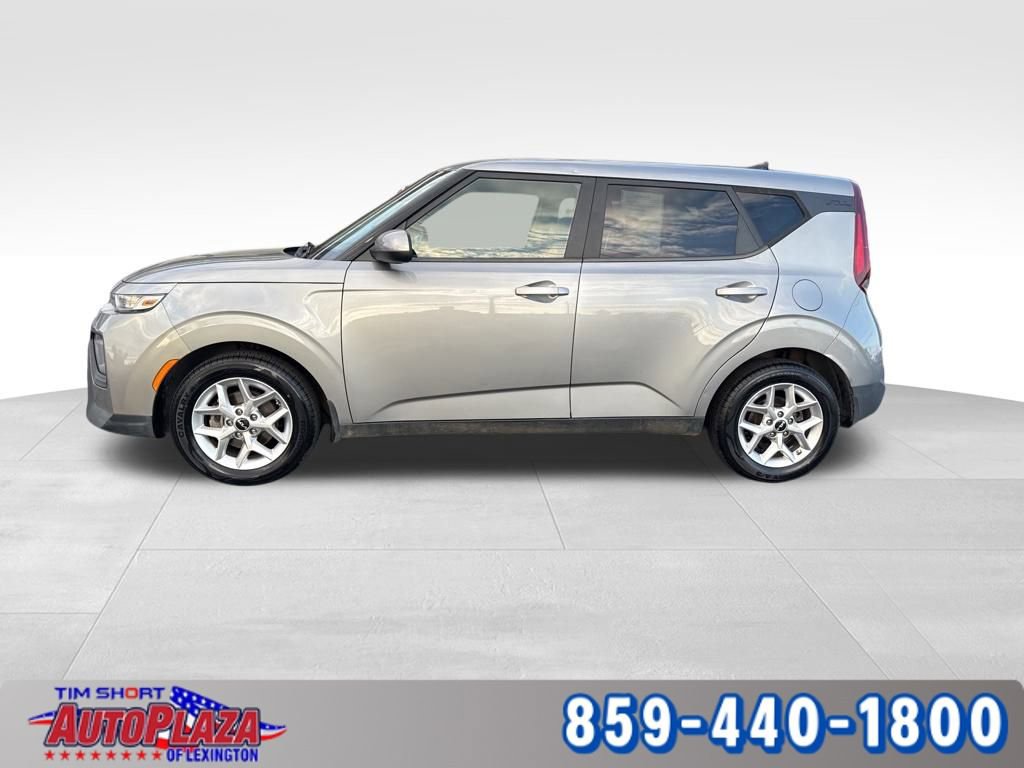 Used 2022 Kia Soul LX w/ Technology Package image 2