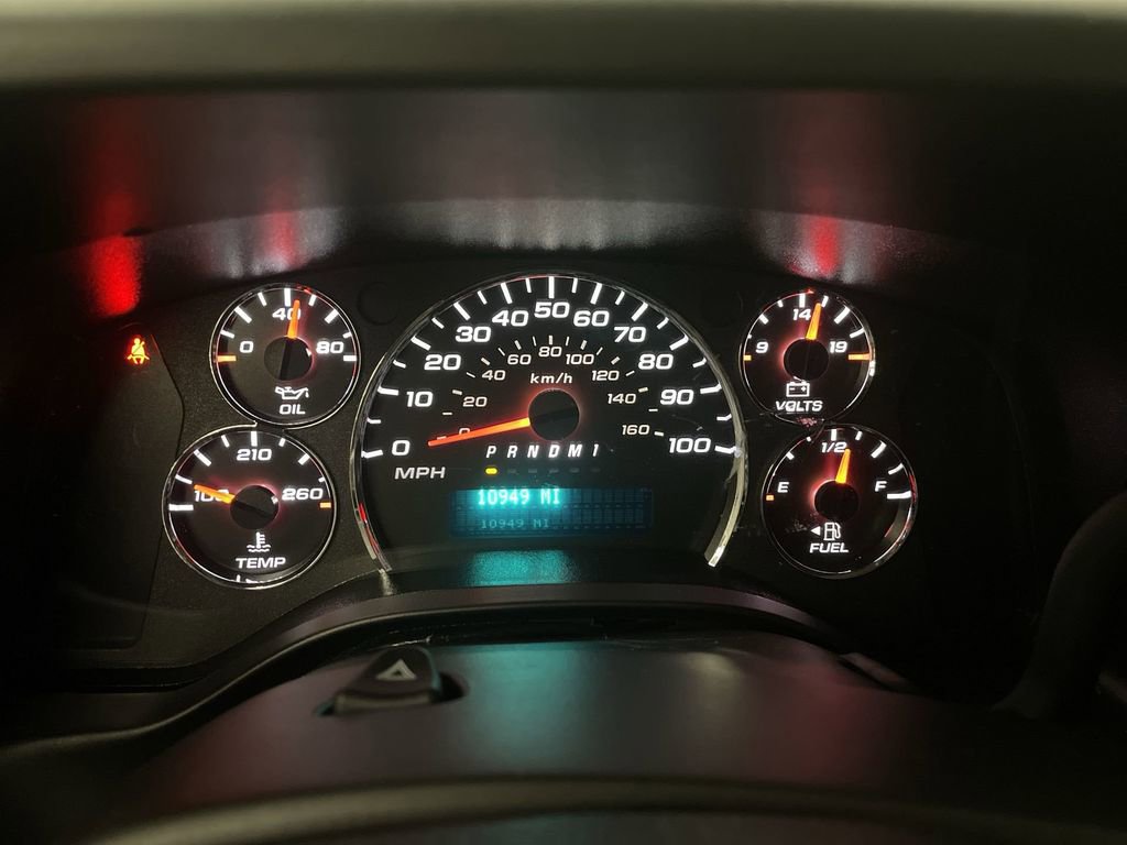 Used 2024 Chevrolet Express 2500 image 6