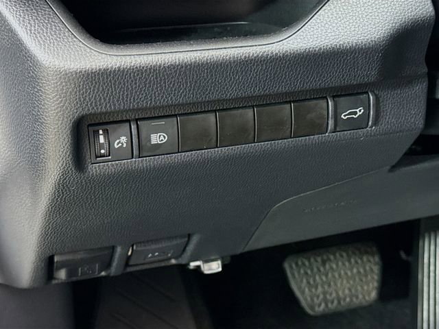 Used 2023 Toyota RAV4 XLE Premium image 10