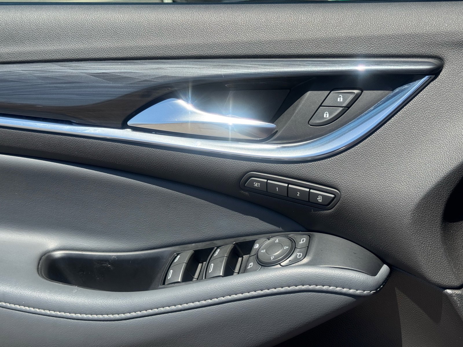 Used 2024 Buick Enclave Premium image 17