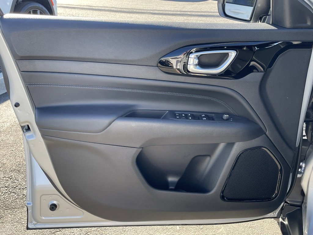 New 2026 Jeep Compass Latitude image 13