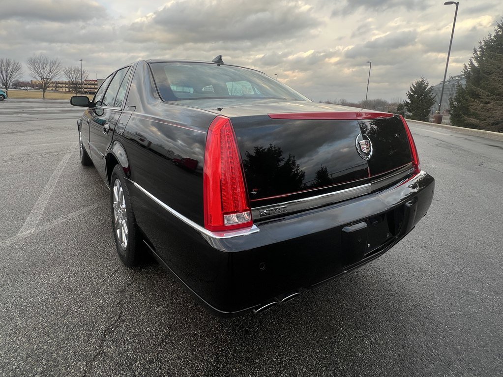Used 2011 Cadillac DTS Premium image 3