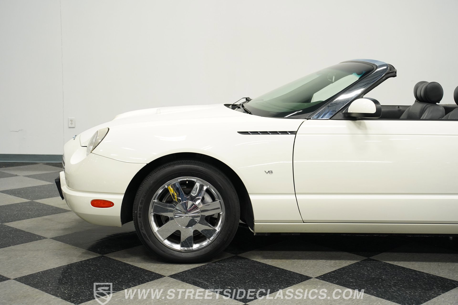 Used 2002 Ford Thunderbird image 22