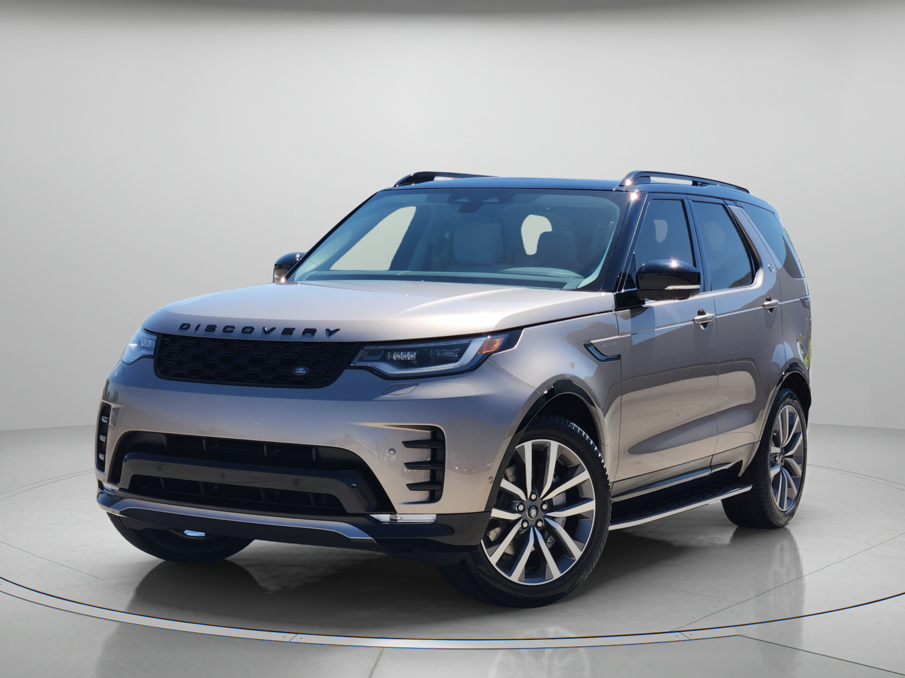 New 2026 Land Rover Discovery Dynamic SE