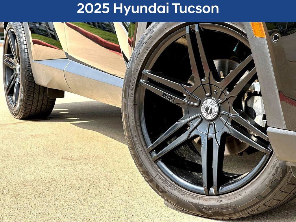 Used 2025 Hyundai Tucson Limited FWD image 2
