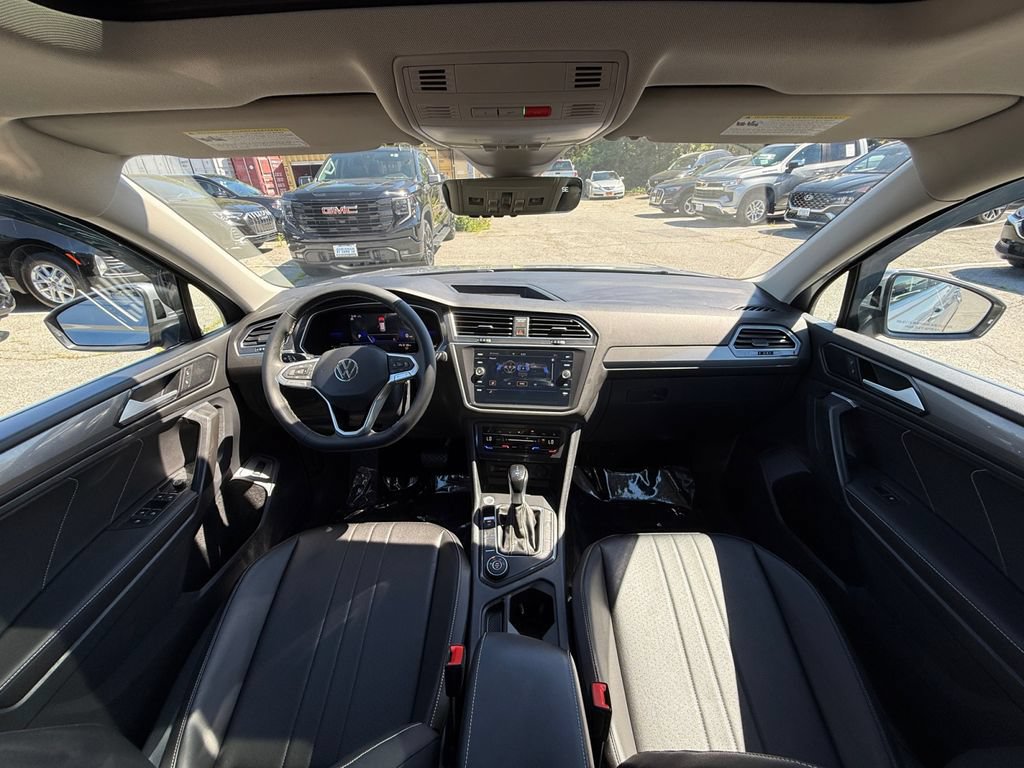 Used 2022 Volkswagen Tiguan SE w/ Panoramic Sunroof Package AWD/4WD image 19