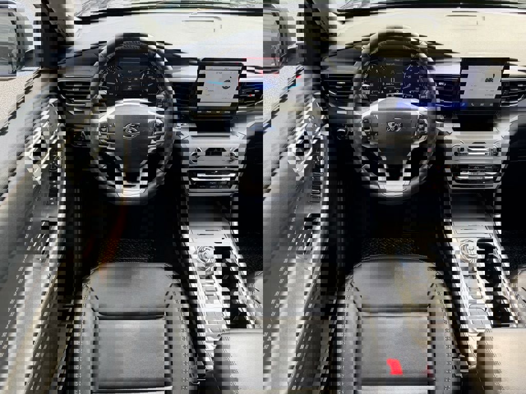 Used 2023 Ford Explorer XLT w/ Equipment Group 202A image 32