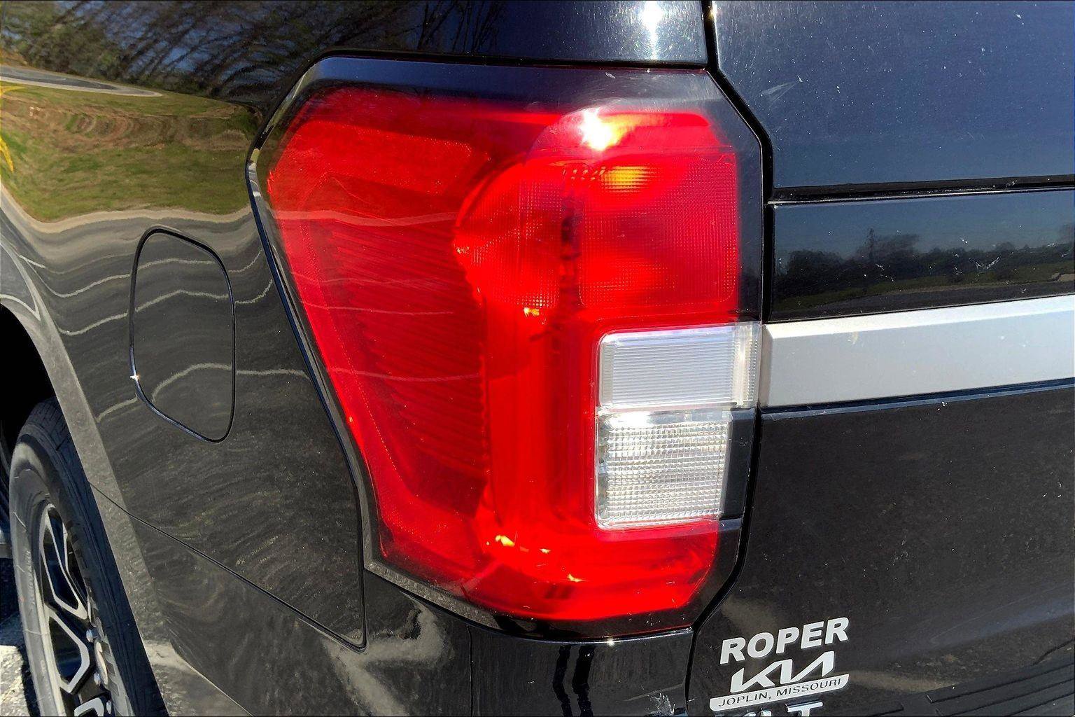 Used 2024 Ford Expedition XLT image 28