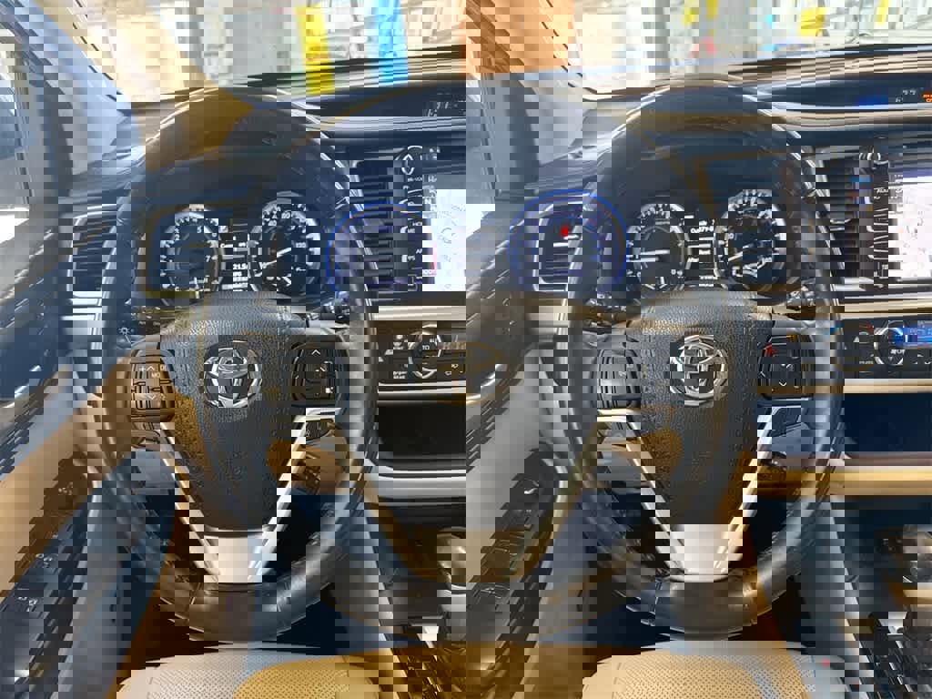 Used 2018 Toyota Highlander Limited image 25