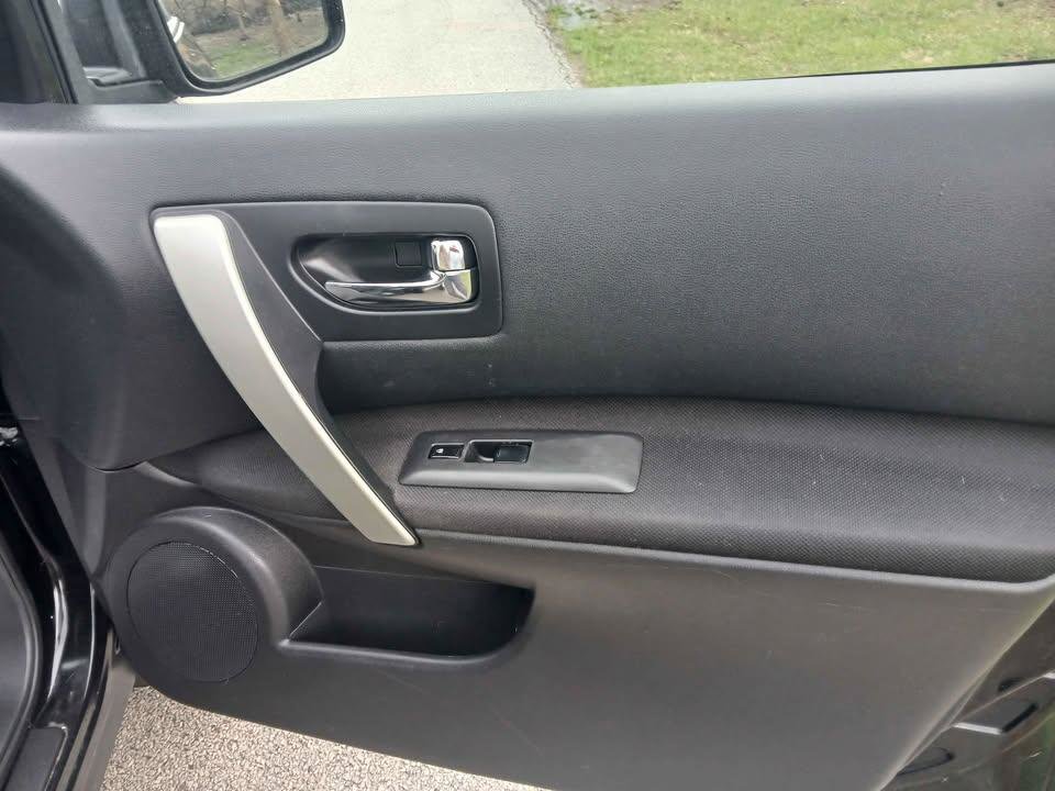 Used 2011 Nissan Rogue S image 15