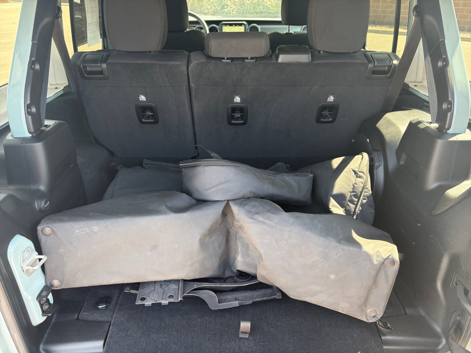 Used 2023 Jeep Wrangler Unlimited w/ Sun & Screen Package AWD/4WD image 17