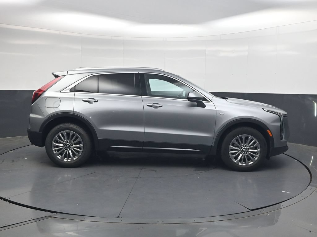 Used 2025 Cadillac XT4 Premium Luxury FWD image 3