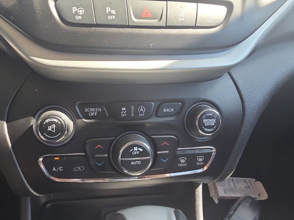 Used 2017 Jeep Cherokee Trailhawk AWD/4WD image 20