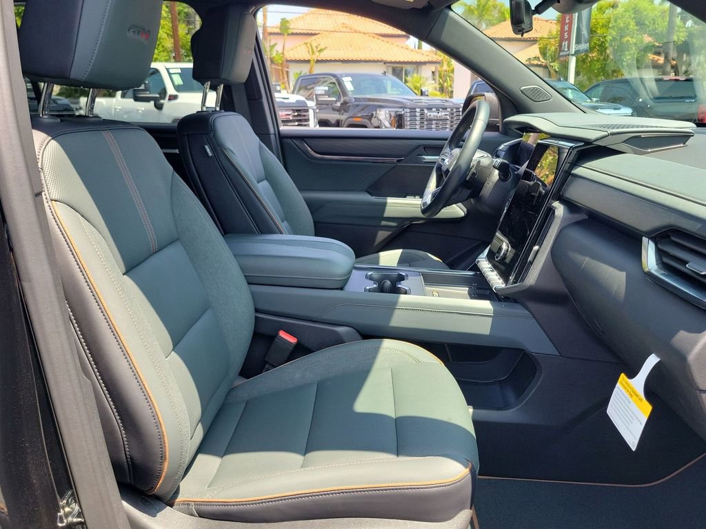 Used 2026 GMC Acadia AT4 w/ Luxury Package AWD/4WD image 29