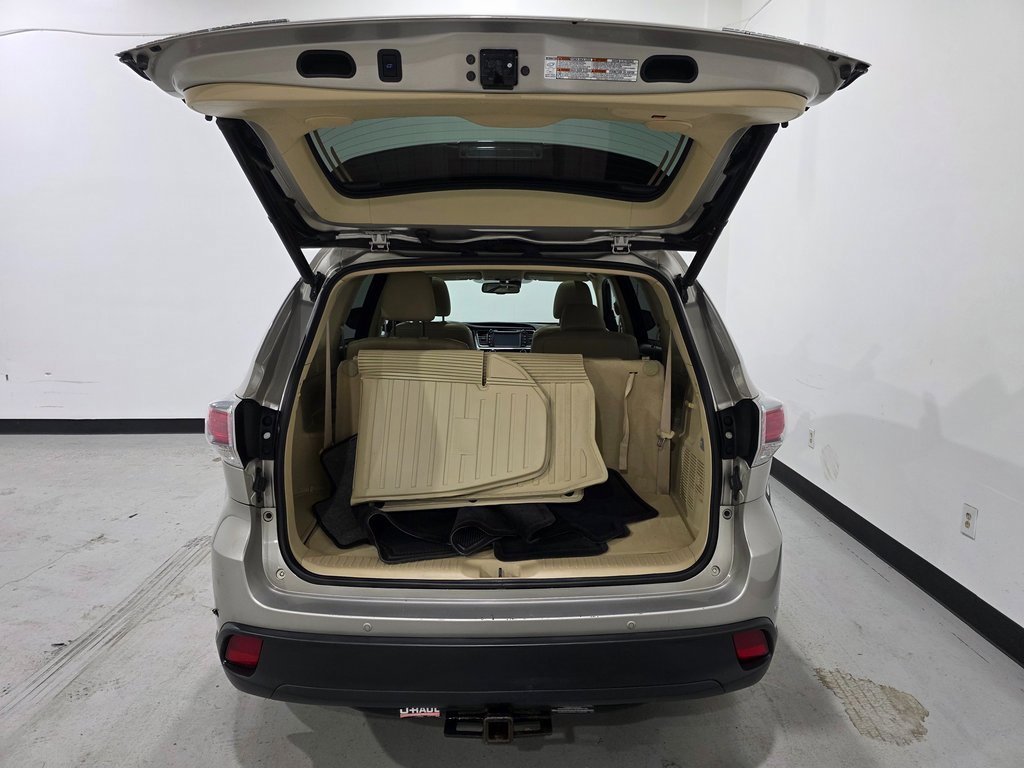 Used 2015 Toyota Highlander Limited w/ Driver Technology Package image 30