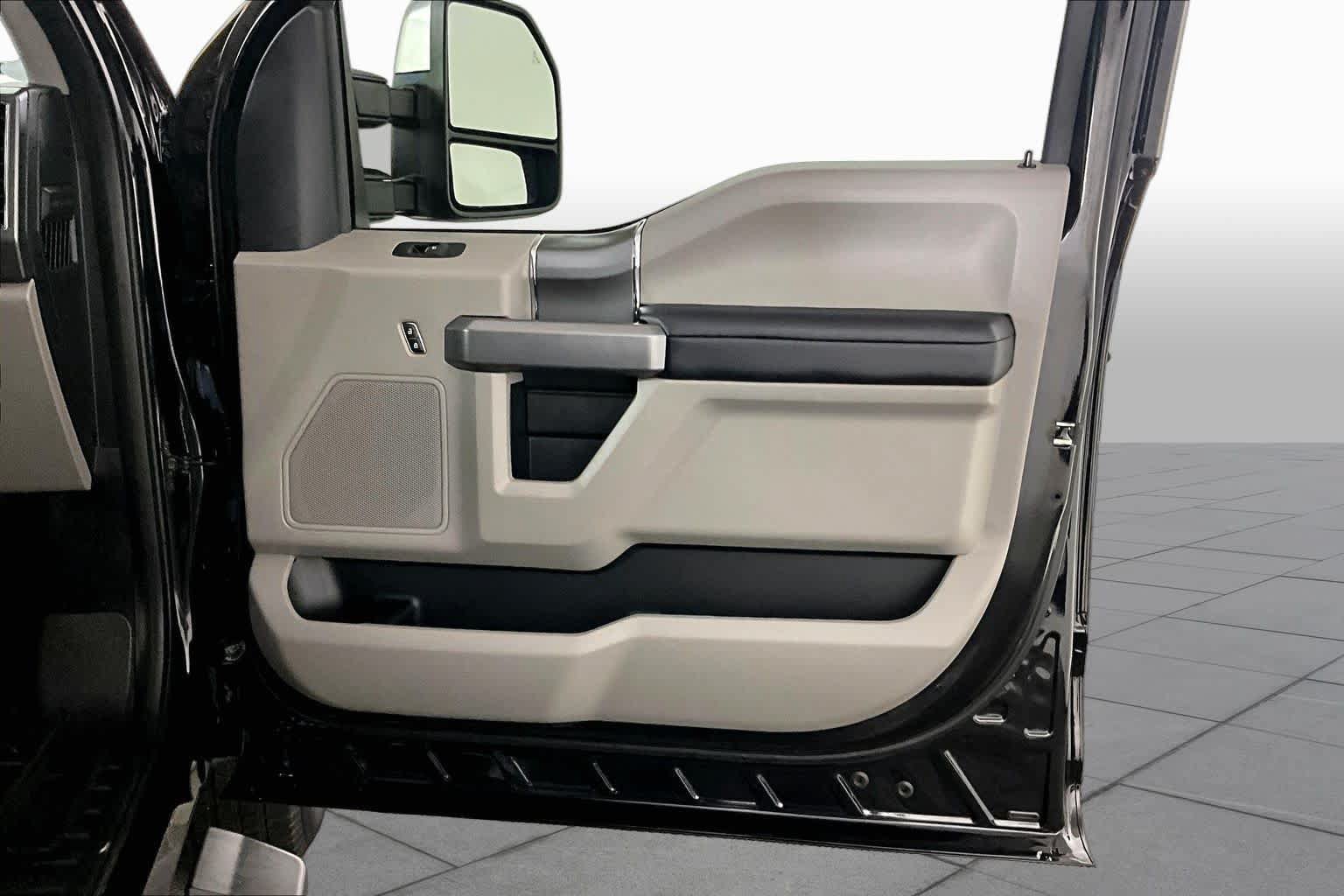 Used 2019 Ford F250 XLT w/ XLT Premium Package AWD/4WD image 21