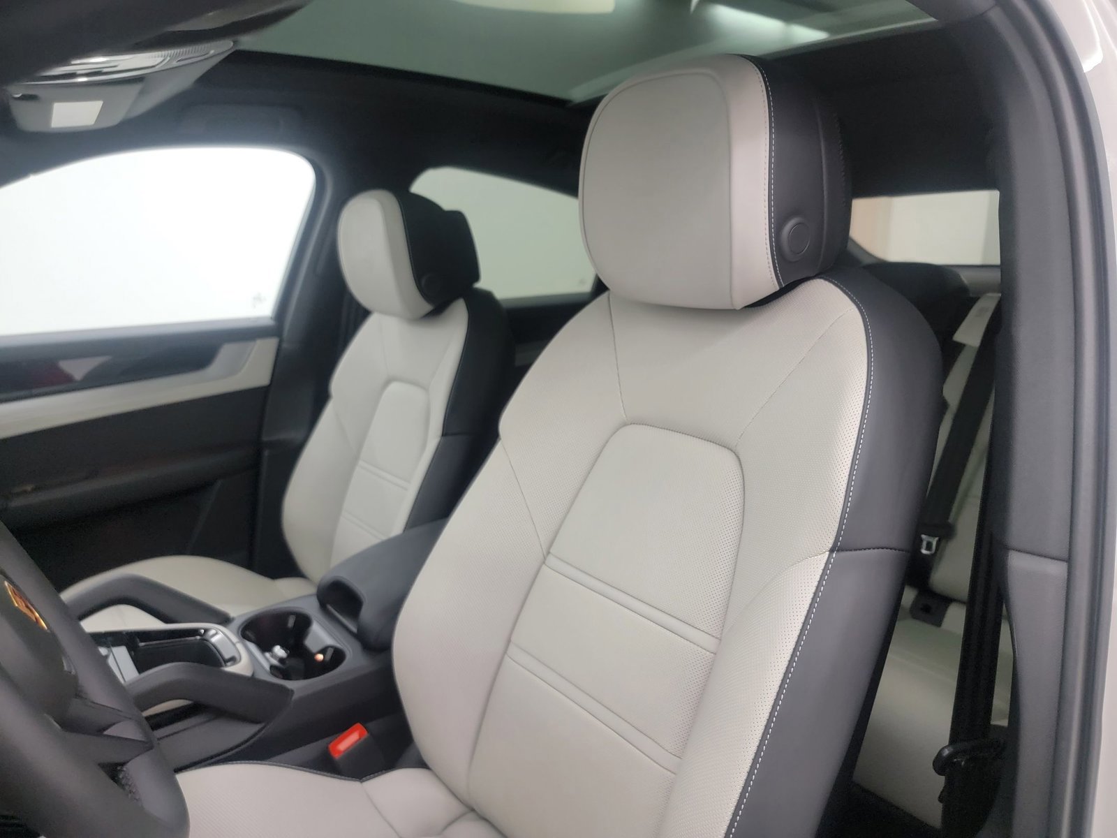 New 2025 Porsche Cayenne S image 4