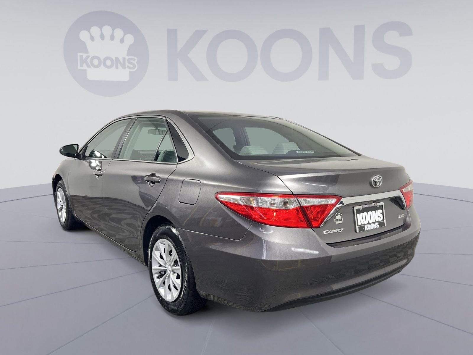 Used 2016 Toyota Camry LE image 2