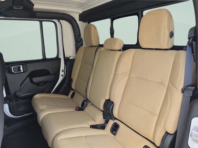 Certified 2023 Jeep Gladiator Willys AWD/4WD image 33