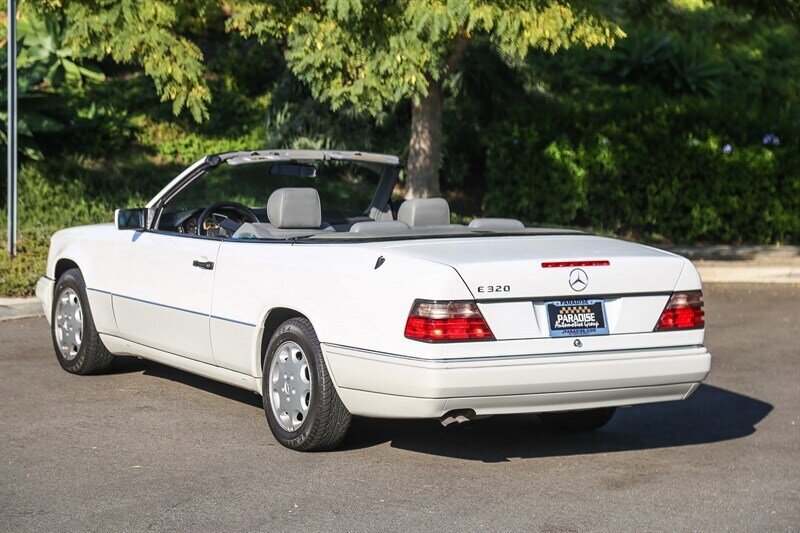 Used 1995 Mercedes-Benz E 320 Convertible image 32