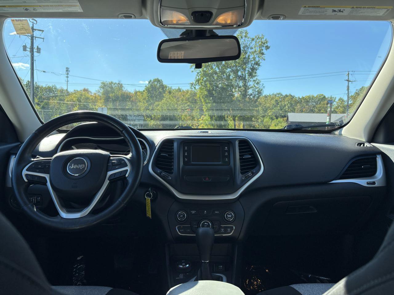 Used 2014 Jeep Cherokee Latitude w/ Cold Weather Group AWD/4WD image 30