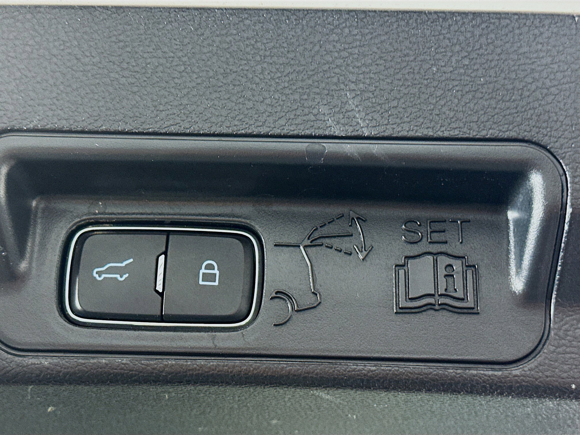 Used 2022 Ford Explorer XLT w/ Equipment Group 202A image 31