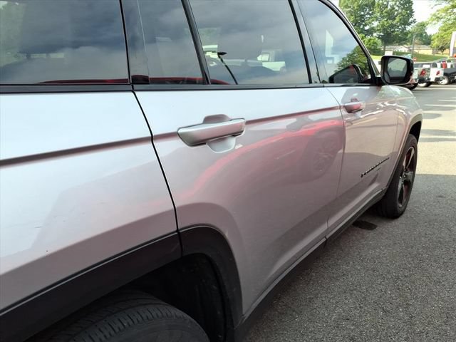 Used 2023 Jeep Grand Cherokee L Laredo AWD/4WD image 9